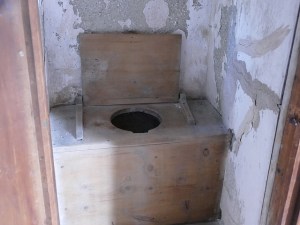 toilet-1007132_640